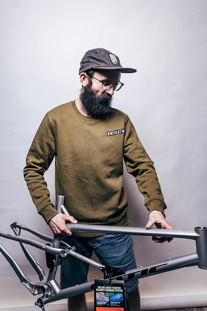 Olive sweatshirts... hides all manner of sins for the grafters