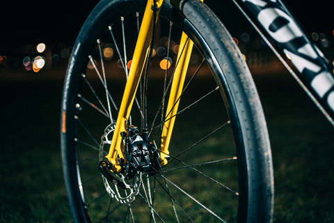 RB3 Fork with 9mm thru axle for accurate handling and total safety with disc brakes